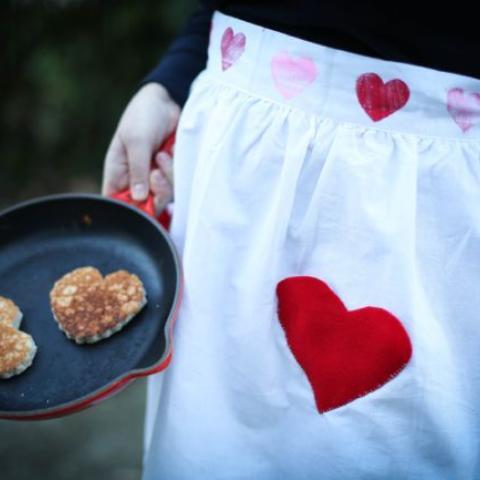 Heart pocket apron