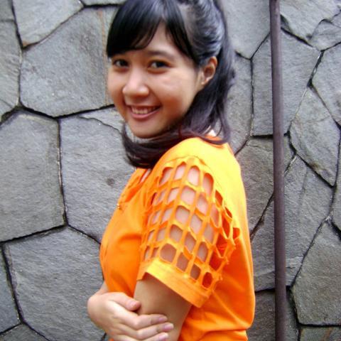 DIY - Cut Out Sleeve T-Shirt Refashion