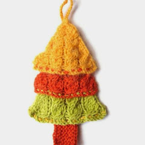 Free Tutorial - how to make a knitted cable tree