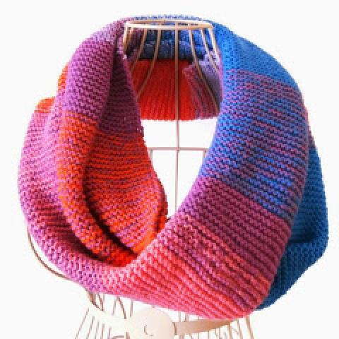 Free Tutorial - To knit a colourful Striped Cowl