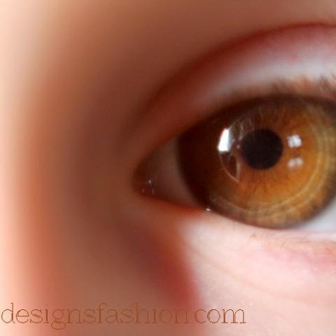 Quick and Dirty Macro Effect without a macro lens