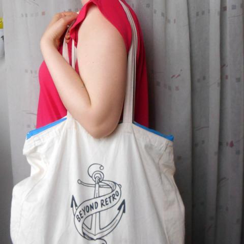 TUTORIAL: Add a zipper to a tote bag - Queen Lila-royalty crafts