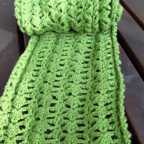 DIY: Crocheted Lacy Green Infinity Scarf Pattern | Kiku Corner