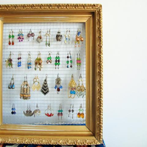 DIY: Gilded Frame Jewelry Display | Kiku Corner