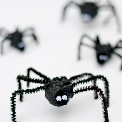 Pinecone Halloween Spider Craft