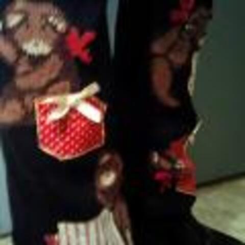 Upcycle your Christmas sweater into legwarmers!