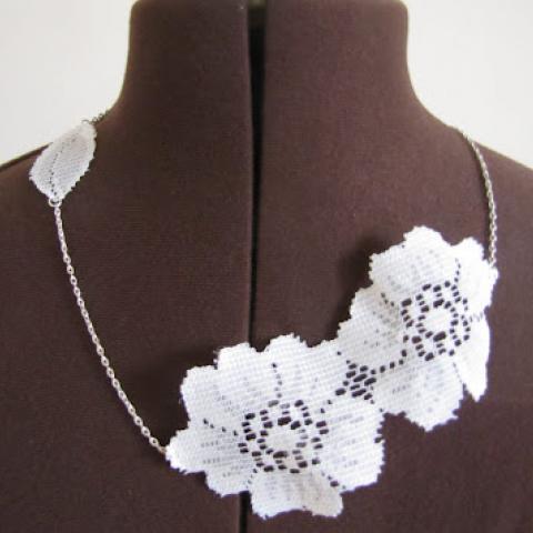 DIY: Lace Necklace