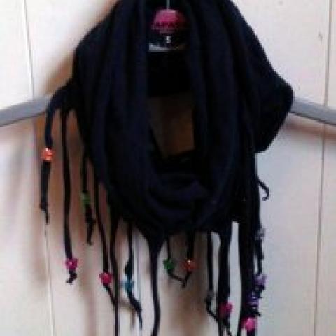 DIY Fringed T-shirt scarf tutorial