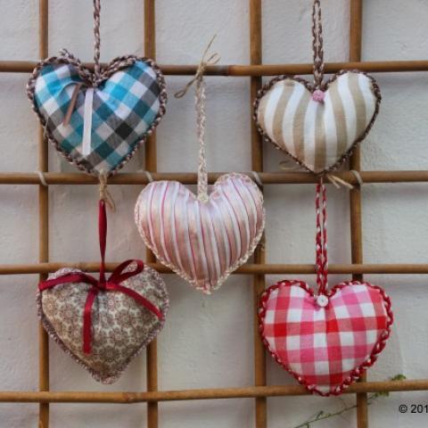 Pretty Hanging Hearts